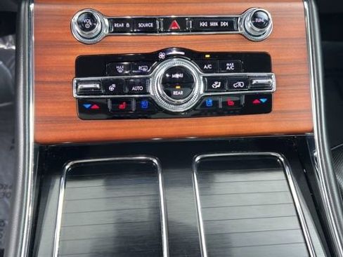 Certified 2023 Lincoln Aviator Reserve w/ Equipment Group 201A image 12