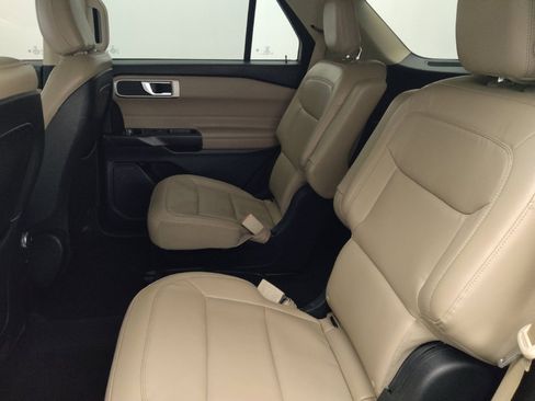 Used 2020 Ford Explorer XLT w/ Equipment Group 202A image 18