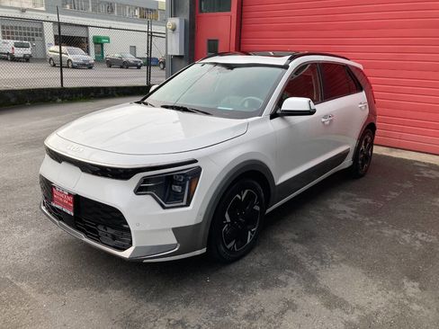 Used 2023 Kia Niro Wave w/ Wave Preserve Package image 6