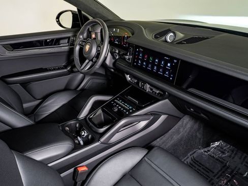 Certified 2025 Porsche Cayenne GTS AWD/4WD image 14