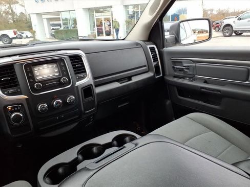 Used 2022 RAM 1500 Classic SLT image 12