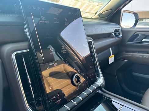 New 2026 GMC Yukon XL Denali Ultimate w/ LPO, Floor Liner Package AWD/4WD image 23