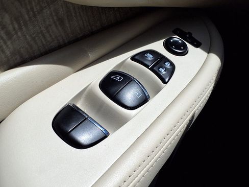 Used 2023 Nissan Murano SL w/ SL Moonroof Package image 17