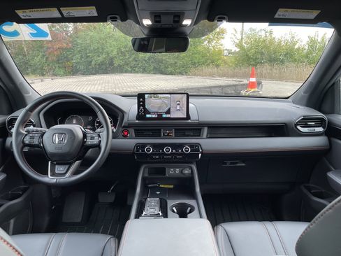 Certified 2025 Honda Pilot TrailSport image 33