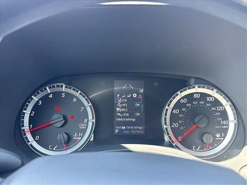 Used 2021 Toyota Highlander L FWD image 13