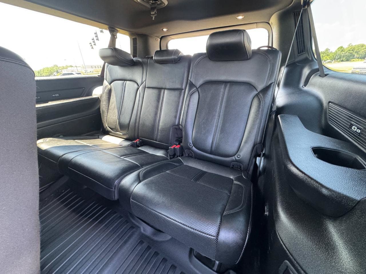 Used 2024 Jeep Wagoneer L Series II RWD image 23