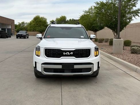 Used 2024 Kia Telluride EX w/ EX Captain's Chair Package image 3