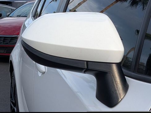 Used 2021 Toyota Corolla LE image 12