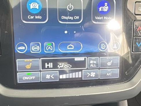 Used 2025 Subaru Forester Premium image 27