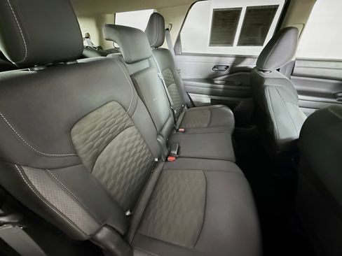 Used 2024 Nissan Pathfinder SV image 34