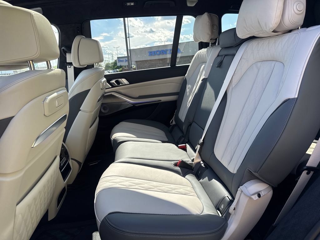New 2026 BMW ALPINA XB7 AWD/4WD image 18