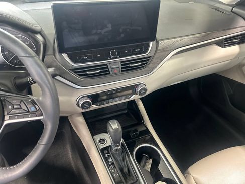 Used 2024 Nissan Altima 2.5 SL AWD/4WD image 5