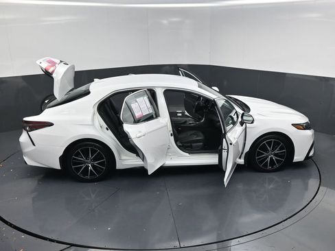 Used 2024 Toyota Camry SE FWD image 21