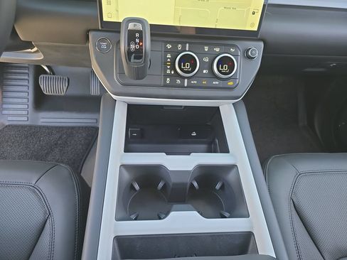 New 2026 Land Rover Defender 110 X-Dynamic SE AWD/4WD image 25