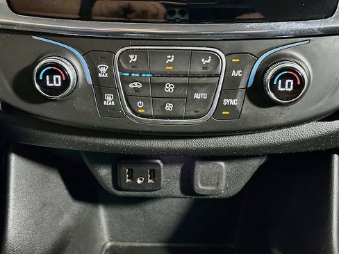 Used 2020 Chevrolet Traverse LS FWD image 16