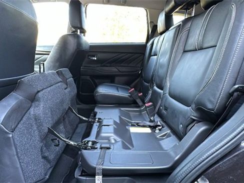 Used 2018 Mitsubishi Outlander SEL image 34