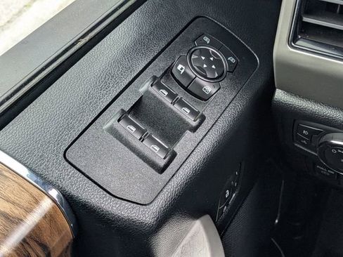 Used 2020 Ford F150 Lariat image 18