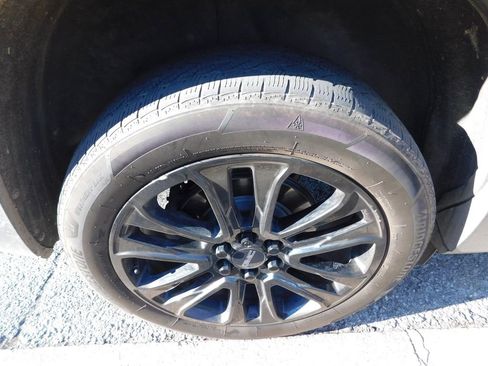 Used 2021 GMC Acadia SLE w/ Driver Convenience Package image 8