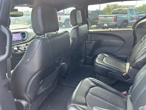 Used 2025 Chrysler Pacifica Select FWD image 32