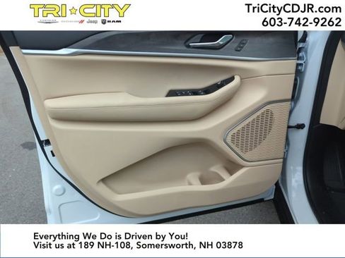 New 2025 Jeep Grand Cherokee Limited w/ Trailer Tow Package image 10