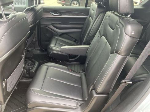 Certified 2025 Jeep Grand Cherokee L Limited AWD/4WD image 22