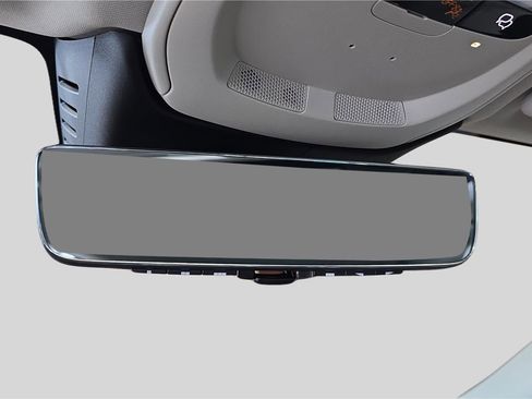 Used 2025 Volvo XC60 B5 Plus w/ Climate Package image 27