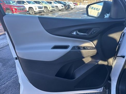 Used 2023 Chevrolet Equinox LS w/ LS Convenience Package image 9
