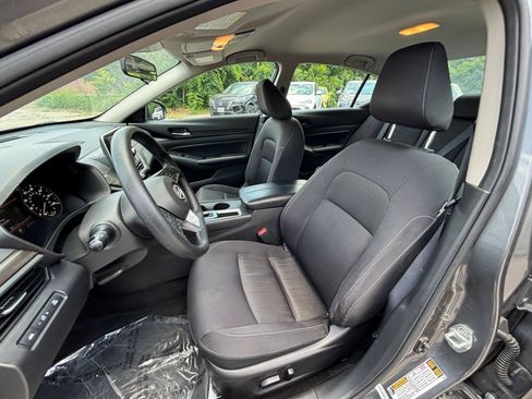 Used 2025 Nissan Altima 2.5 SV FWD image 32