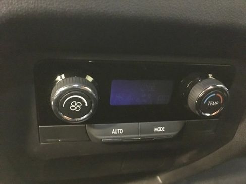 Used 2025 Chevrolet Traverse LT image 17