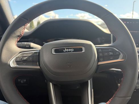 Used 2025 Jeep Compass Trailhawk image 25