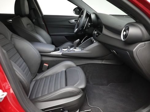 Used 2022 Alfa Romeo Giulia Veloce AWD/4WD image 17