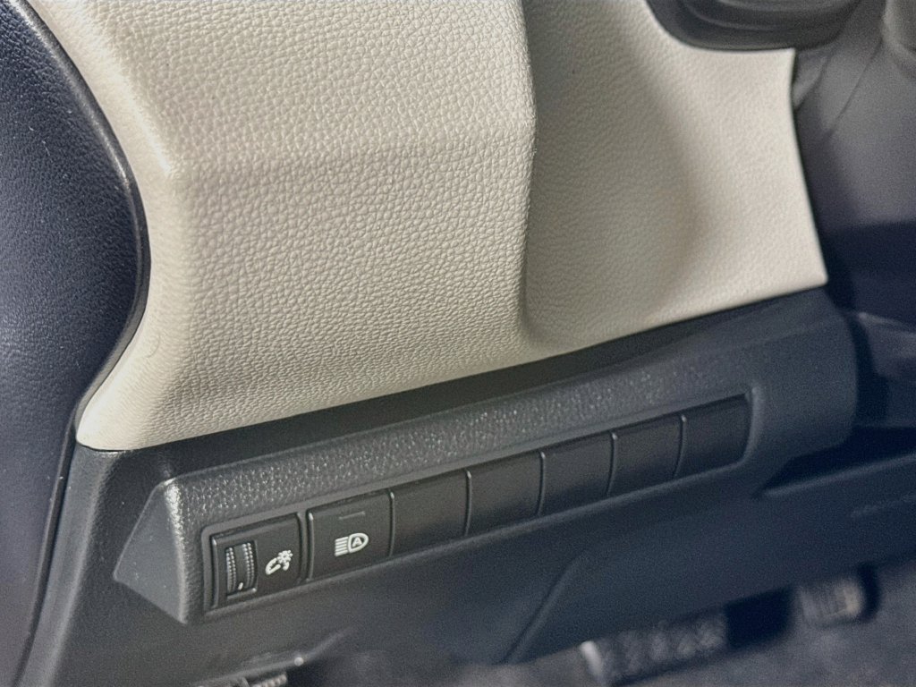 Used 2022 Toyota Corolla LE FWD image 10