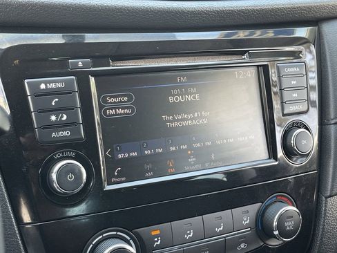 Used 2018 Nissan Rogue S image 25