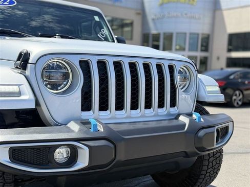 Used 2022 Jeep Wrangler Unlimited Sahara w/ Cold Weather Group AWD/4WD image 12