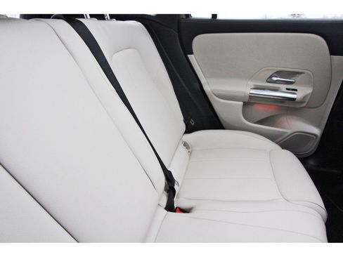 Used 2021 Mercedes-Benz GLA 250 image 15
