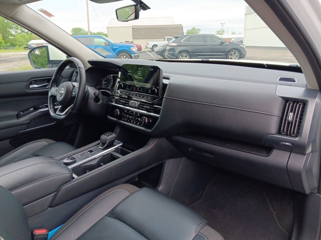 Used 2023 Nissan Pathfinder SL AWD/4WD image 38