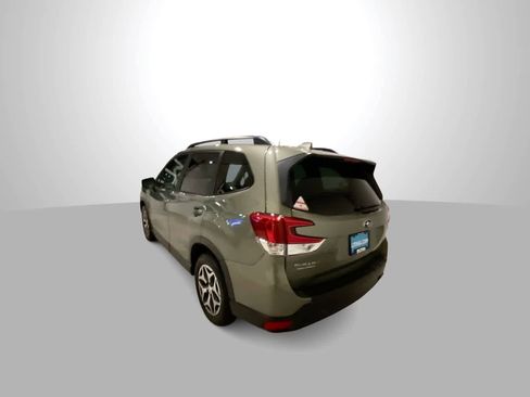 Used 2020 Subaru Forester Premium image 6