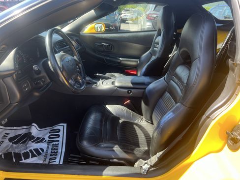 Used 2004 Chevrolet Corvette Convertible w/ Preferred Equipment Group RWD image 12