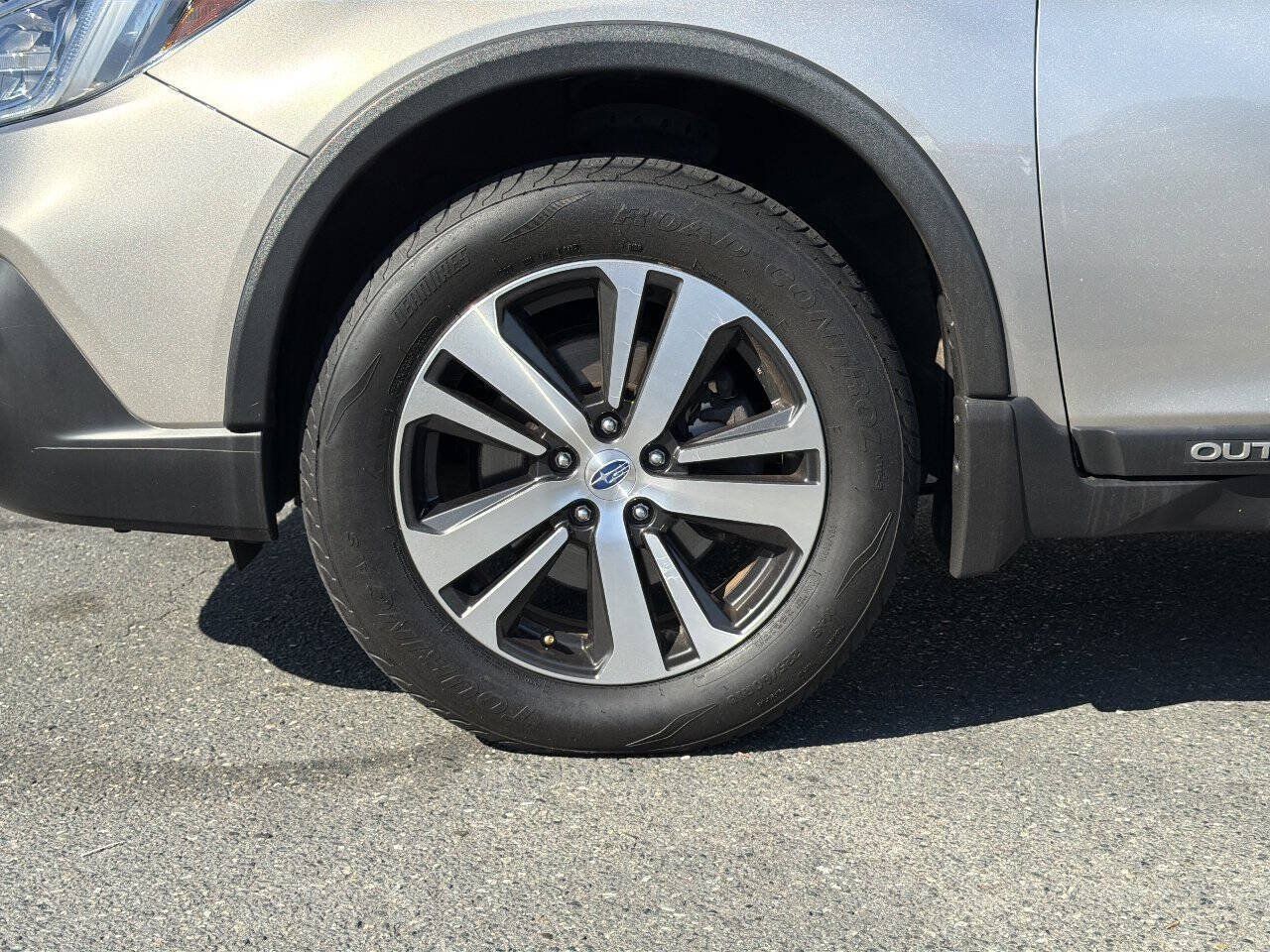 Used 2018 Subaru Outback 2.5i Limited AWD/4WD image 2