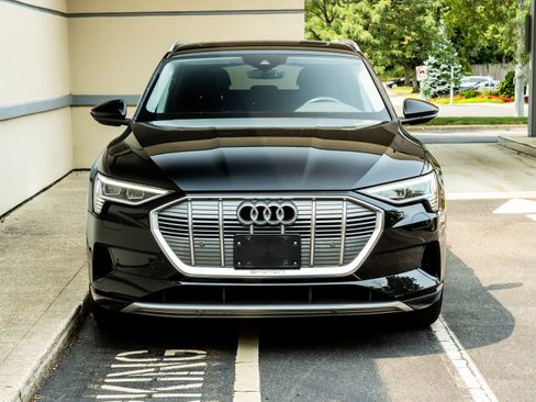 Used 2021 Audi e-tron Premium AWD/4WD image 2