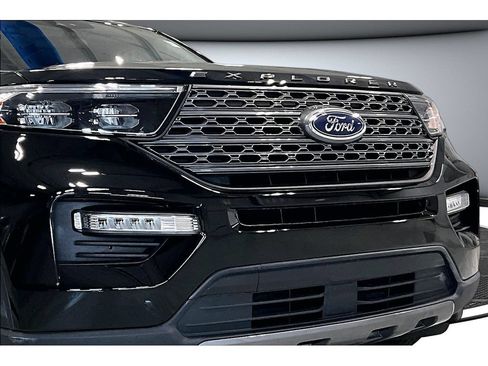 Used 2024 Ford Explorer XLT w/ Equipment Group 202A AWD/4WD image 48