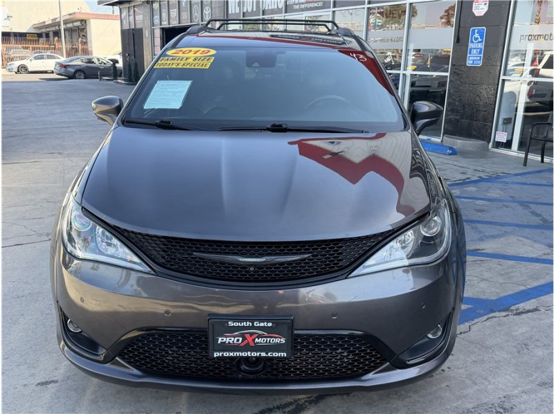 Used 2019 Chrysler Pacifica Touring-L Plus w/ Advanced Safetytec Group FWD image 8