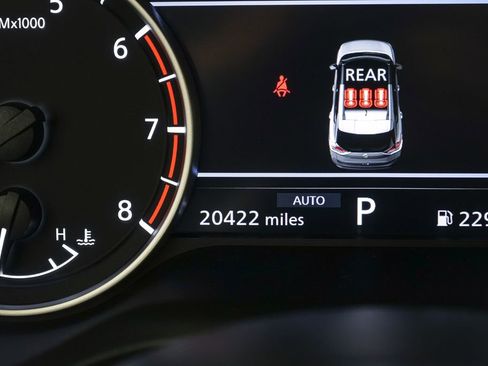 Used 2023 Nissan Rogue SV AWD/4WD image 17