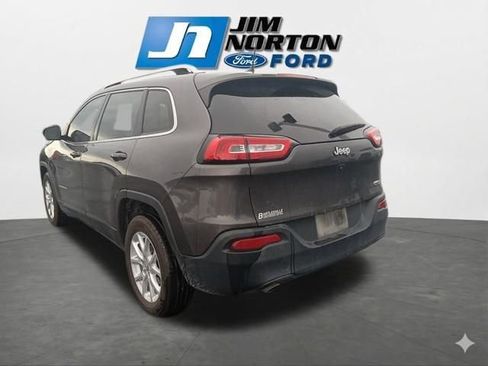 Used 2018 Jeep Cherokee Latitude Plus FWD image 7
