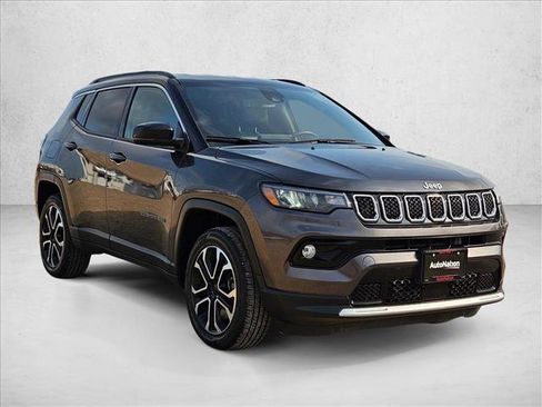 Used 2023 Jeep Compass Limited AWD/4WD image 3