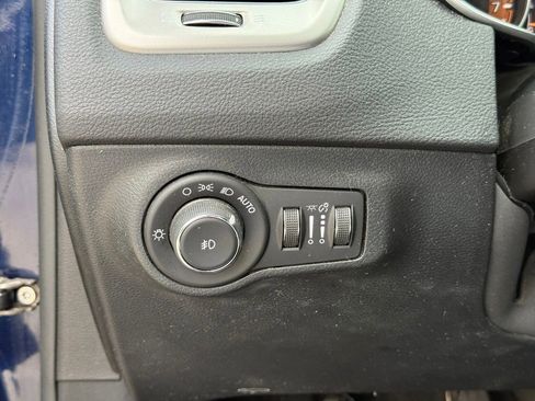 Used 2018 Jeep Compass Latitude w/ Popular Equipment Group AWD/4WD image 18