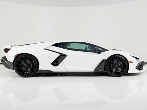 Used 2024 Lamborghini Revuelto AWD/4WD image 2