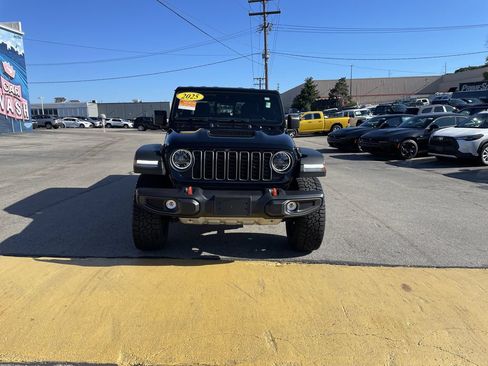 Certified 2025 Jeep Gladiator Mojave w/ Convenience Group AWD/4WD image 5