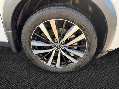 Used 2025 Nissan Pathfinder Platinum AWD/4WD image 11