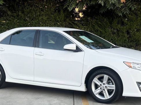 Used 2013 Toyota Camry SE FWD image 3